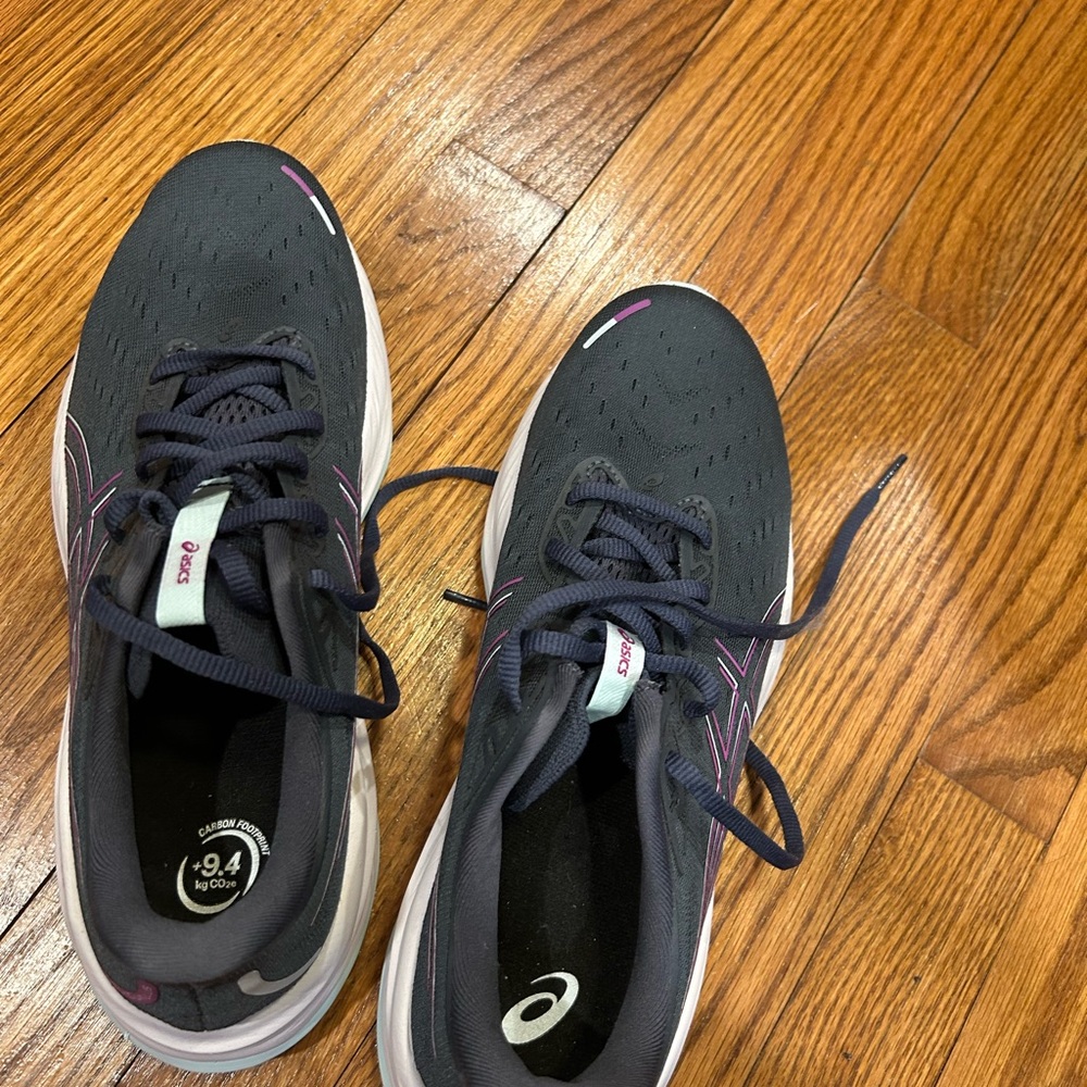 Asics Athletic Shoes - 10.5 - Picture 6 of 7